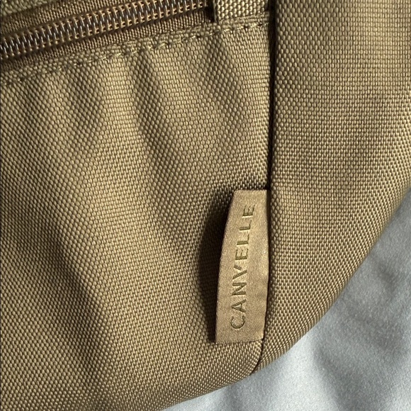 Canvelle Oversized Fanny - Picture 2 of 5